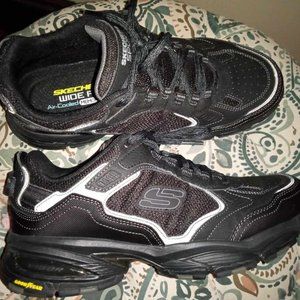 Men's Skechers sz10